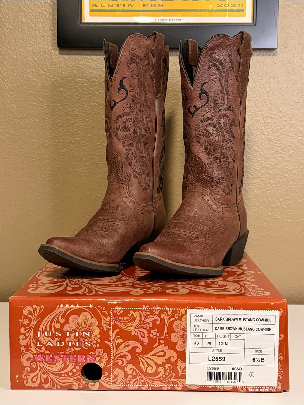 Justin Boots | L2559 Dark Brown Leather Western Boots Vintage Embossed | 6.5 EUC